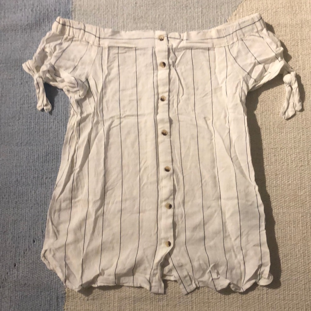 CONSIGNED - Off-the-Shoulder Top